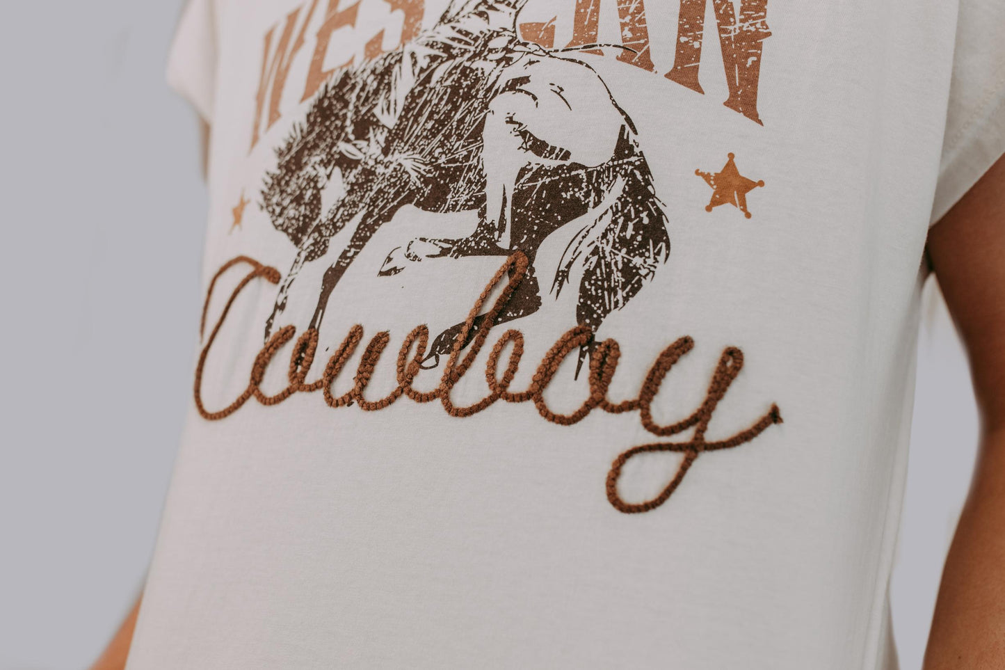 MK666 Western Cowboy Roped Embroidery T Shirt