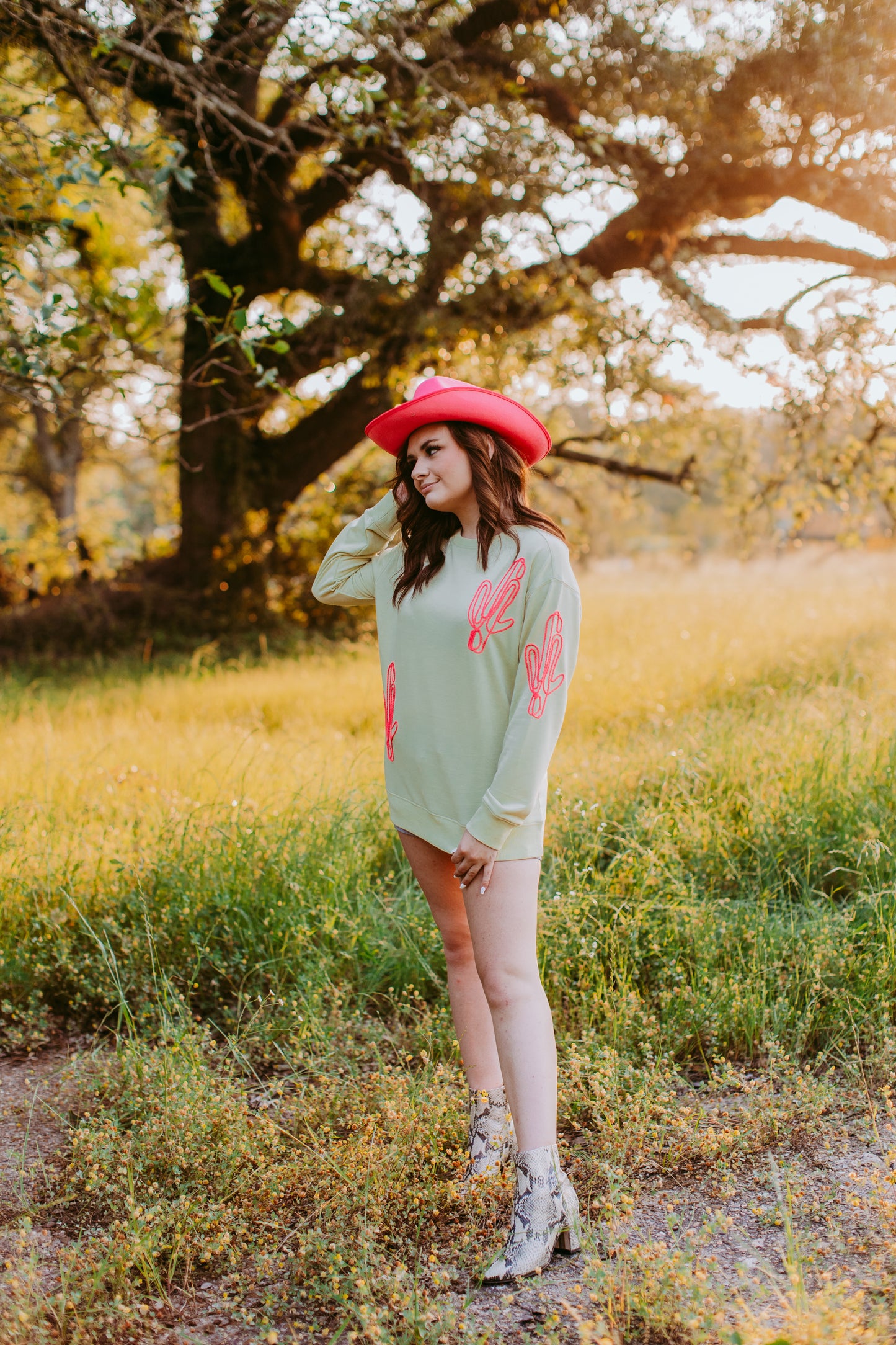 MK371 Cactus Line Embroidery Light Weight Sweatshirt Green