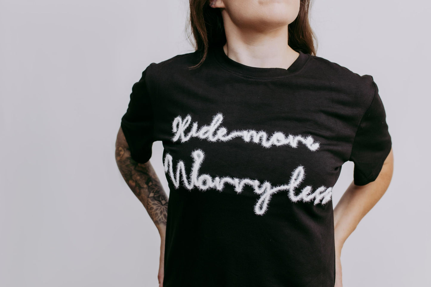 MK389 Worry Less SL Tee - Black