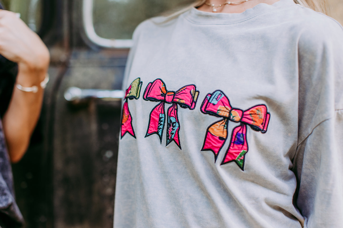 MK518 Pink Bow Acid washed SL Tee - Gray
