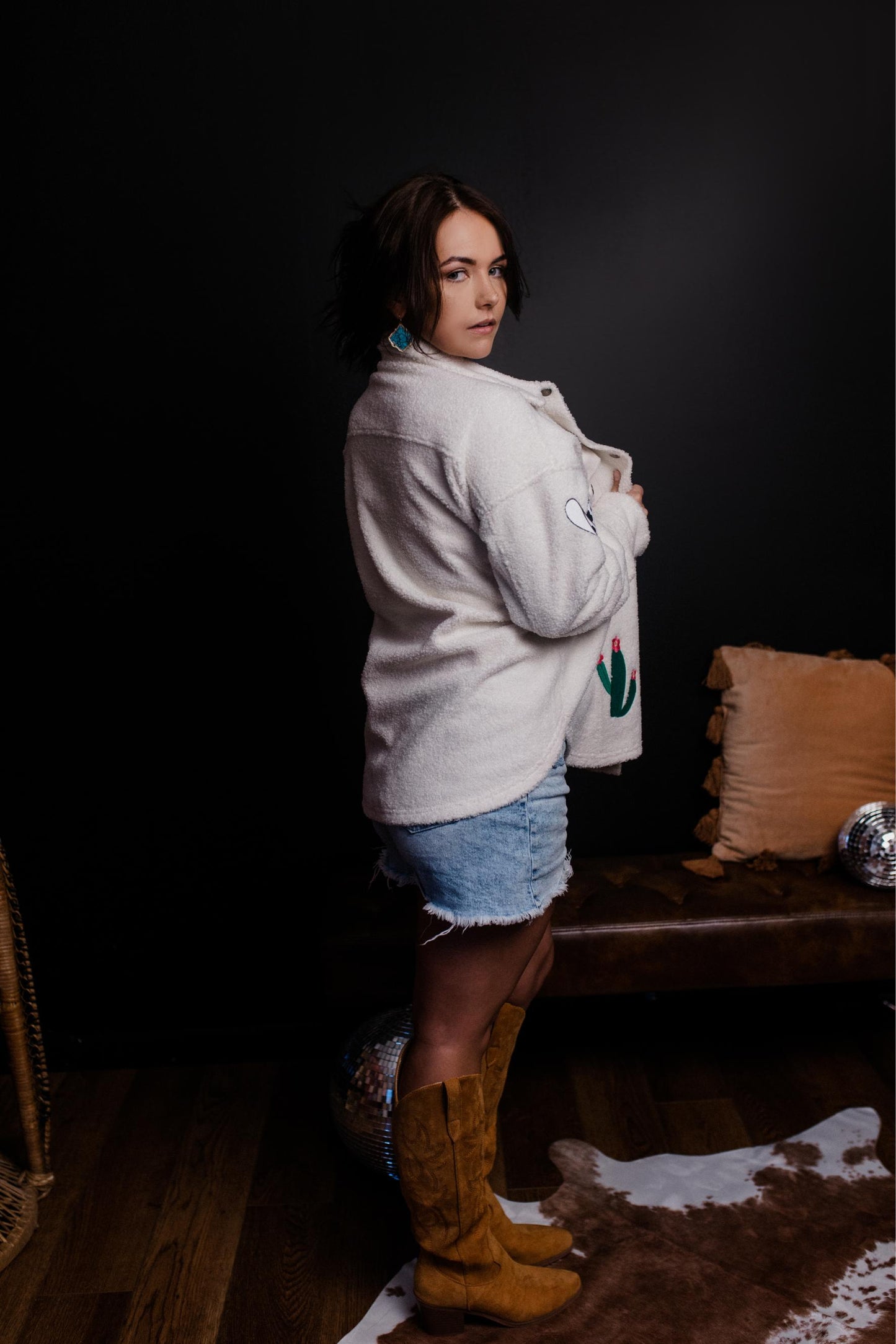 MK549 Oversize Sherpa Embroidery Jacket - White