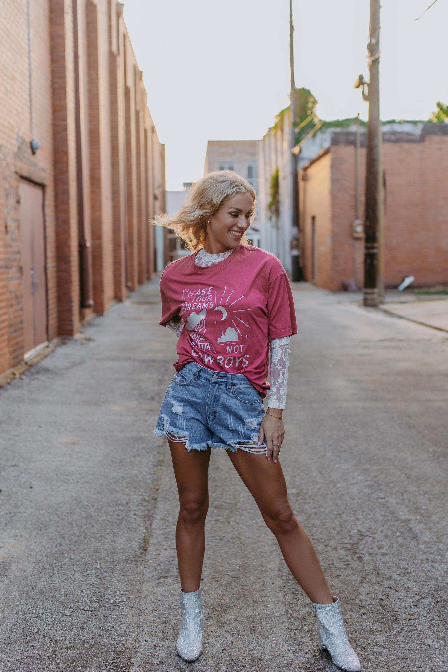 MK559 Chase Dreams Gold Foil SL Tee